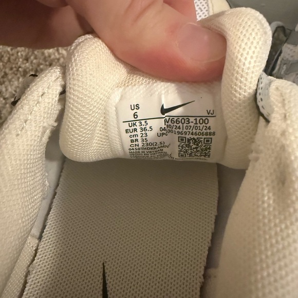 Nike Women’s P-6000 Sneakers - Picture 5 of 6